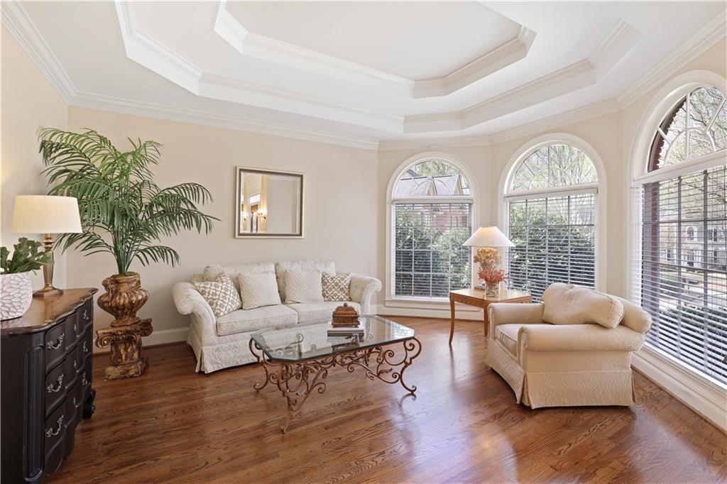 12175 Oak Hollow Way