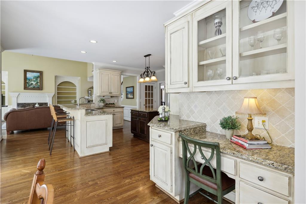 12175 Oak Hollow Way