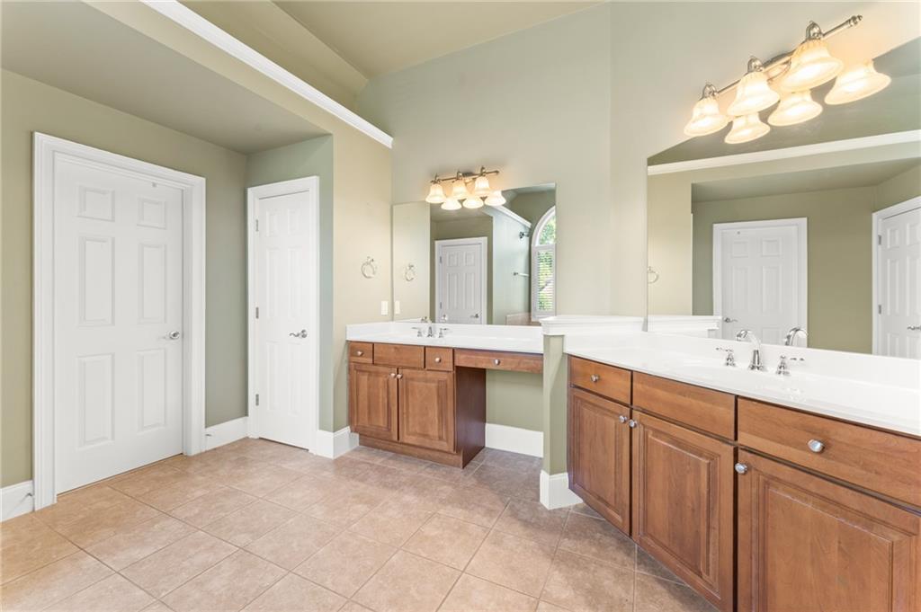 2910 Holly Pointe Court