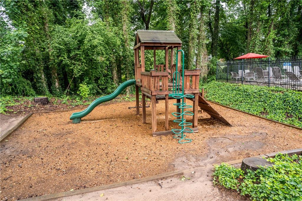 4057 Glenlake Trace NW