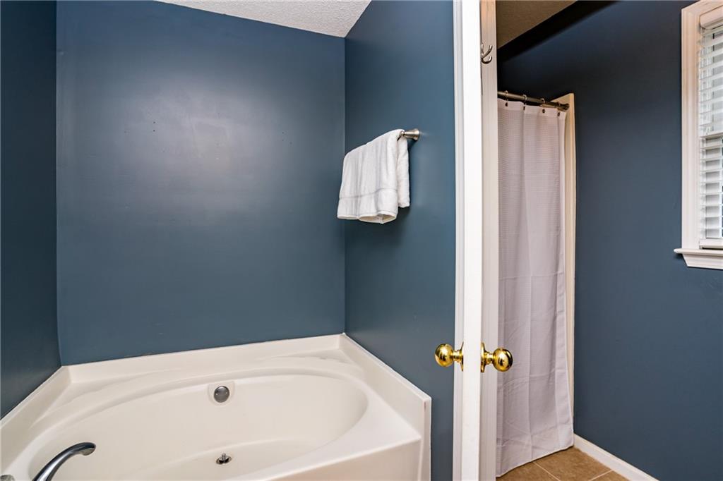 4057 Glenlake Trace NW