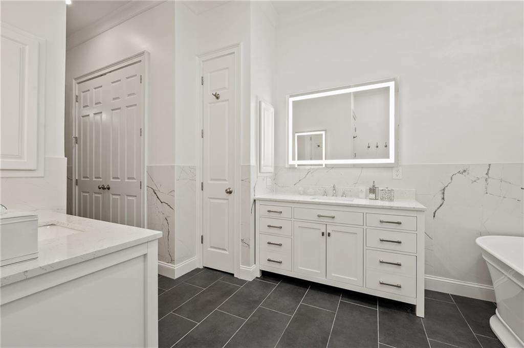 1007 Village Green Circle