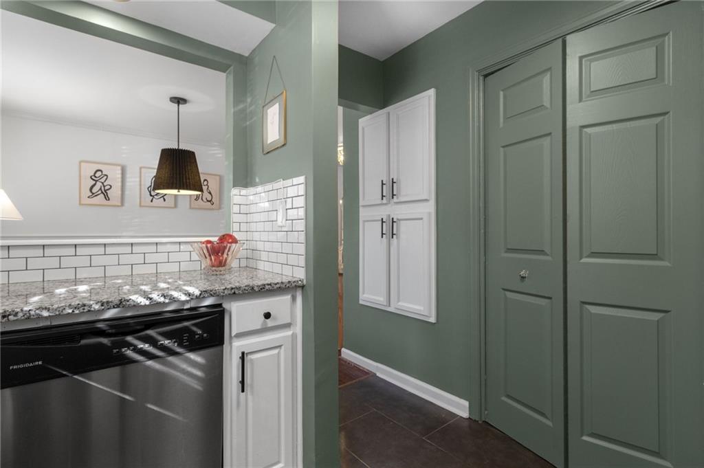 180 Amherst Place NW