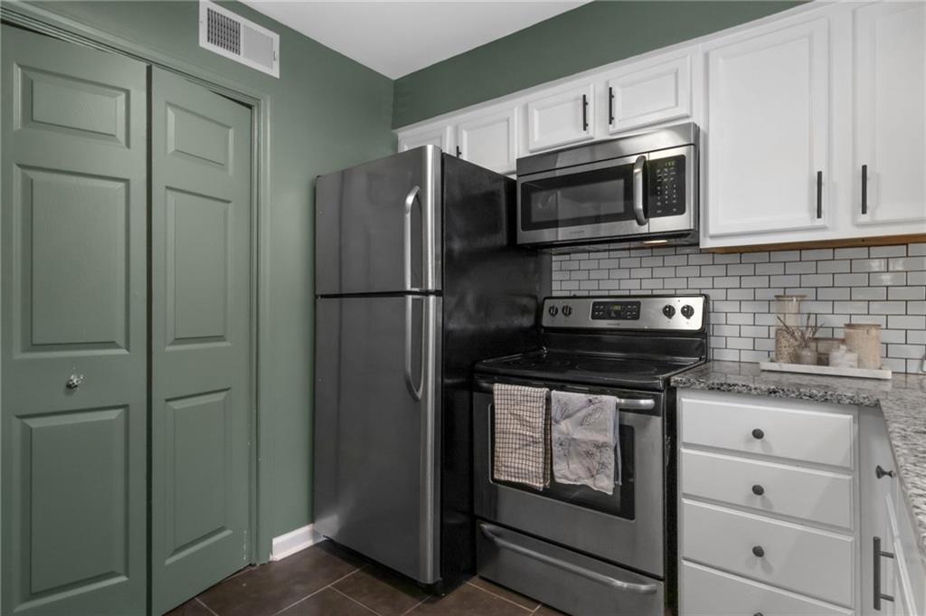 180 Amherst Place NW