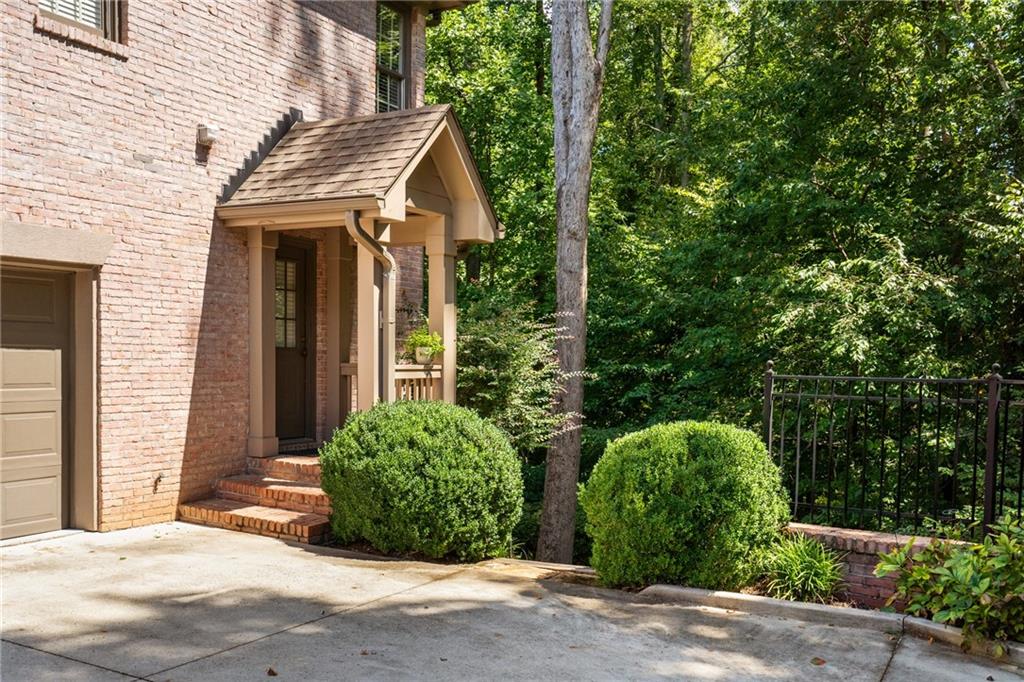 550 W Magnolia Circle