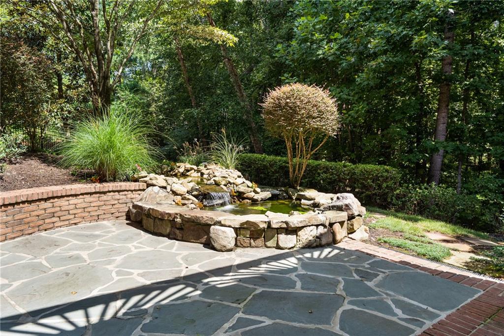 550 W Magnolia Circle