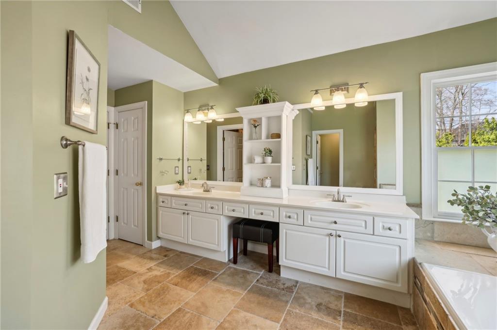 5605 Preserve Circle