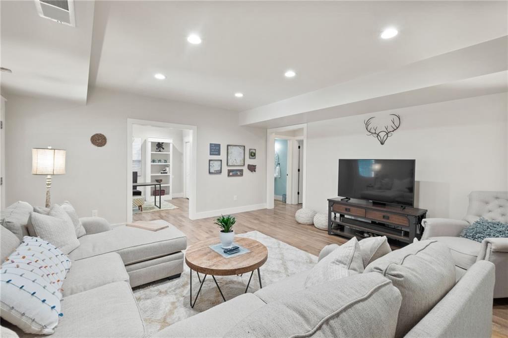 3429 Winborn Walk NW