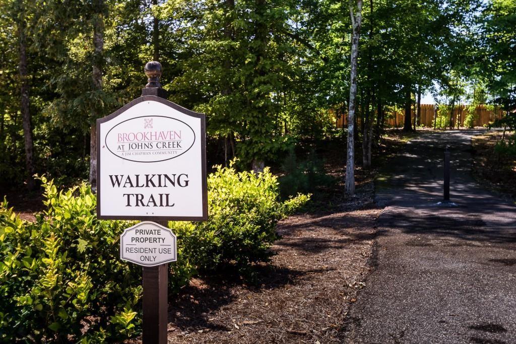 6122 Brookhaven Circle