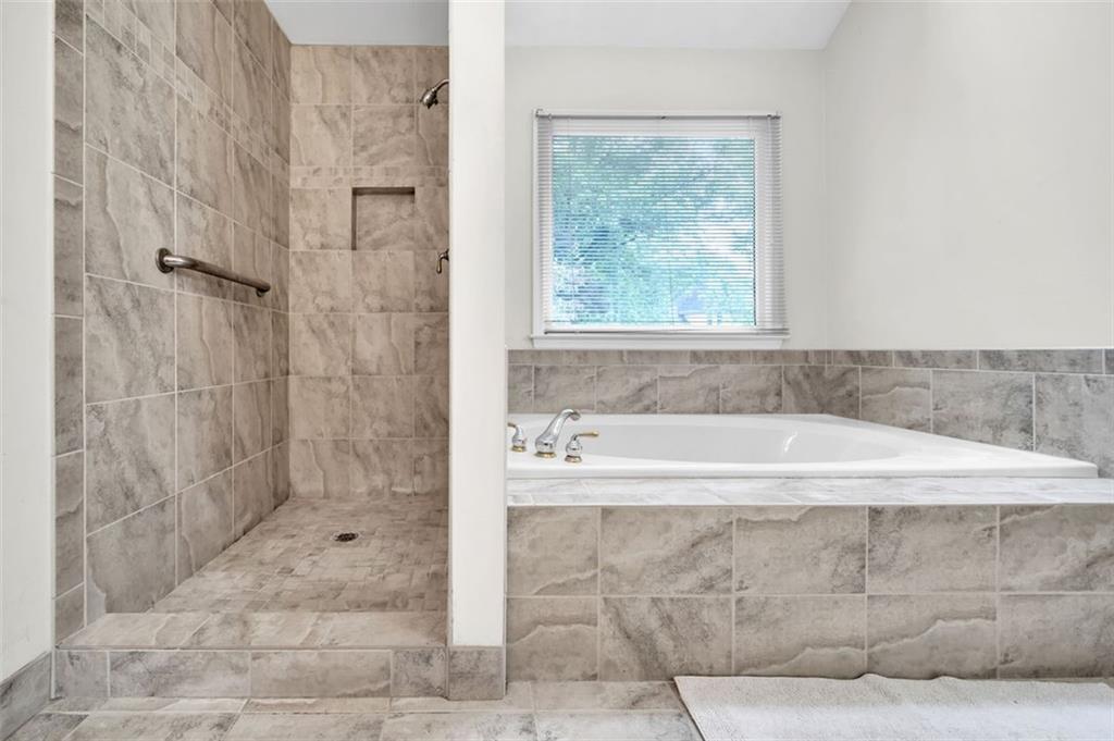 730 EDGEWATER Place NW