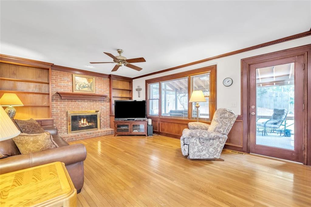 730 EDGEWATER Place NW