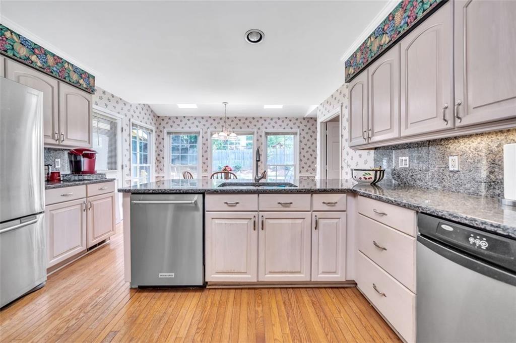 730 EDGEWATER Place NW