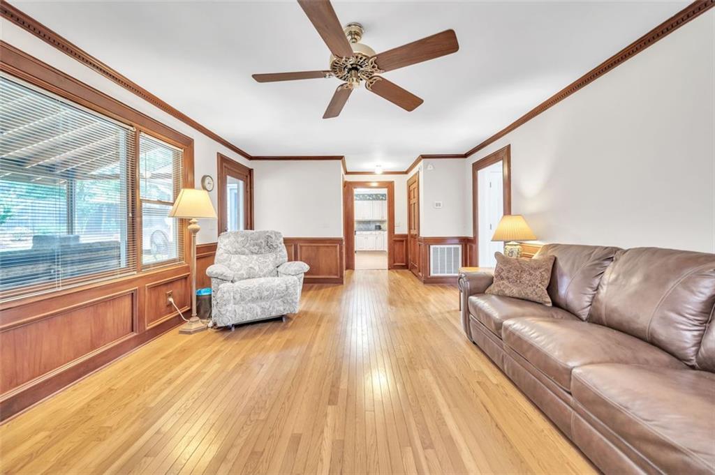 730 EDGEWATER Place NW