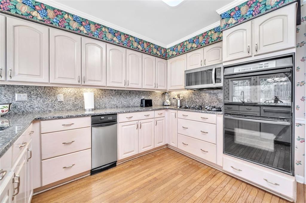 730 EDGEWATER Place NW