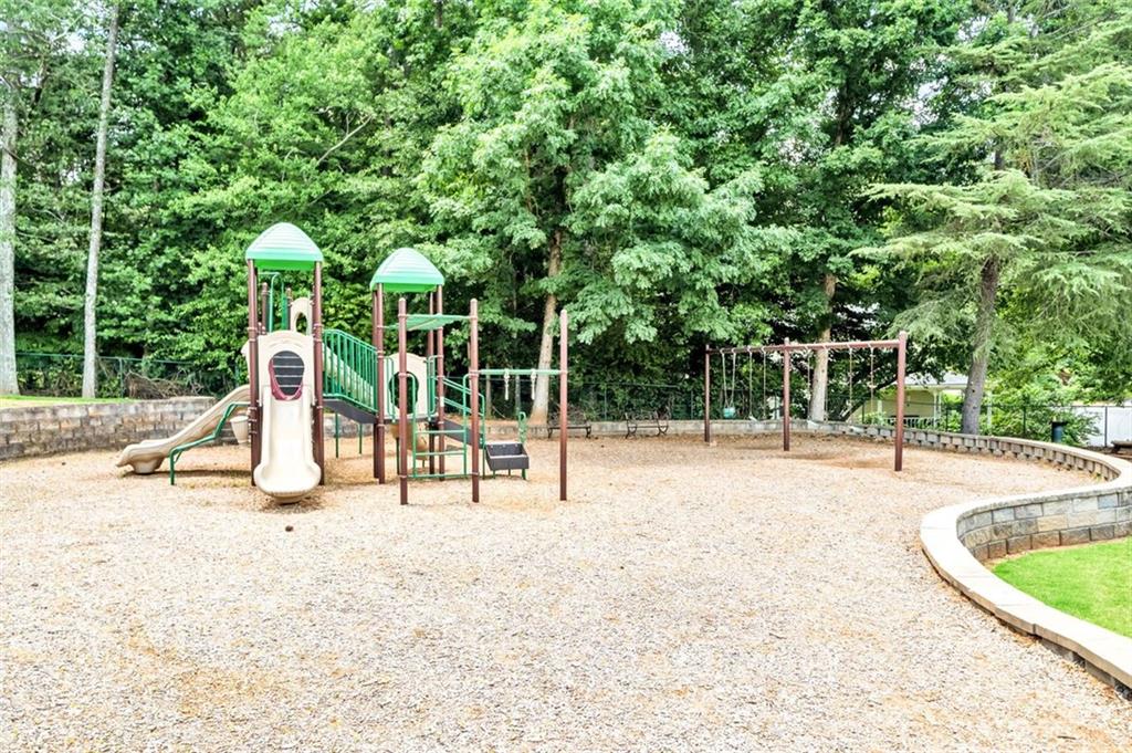 730 EDGEWATER Place NW