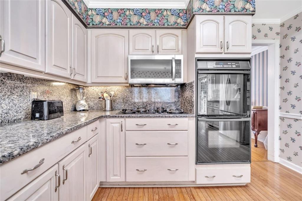 730 EDGEWATER Place NW