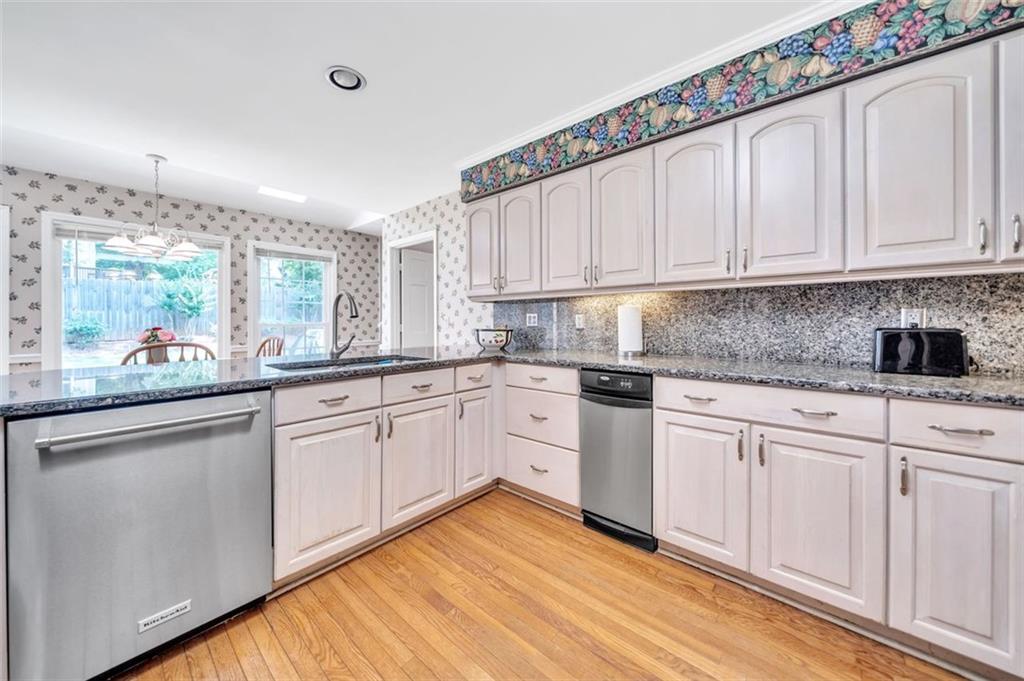 730 EDGEWATER Place NW