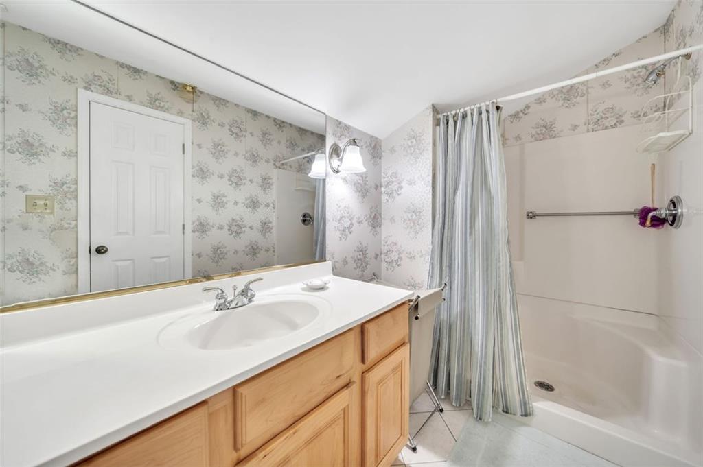 730 EDGEWATER Place NW