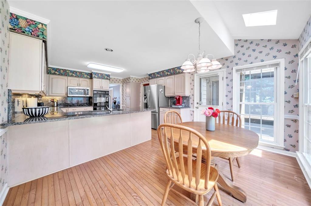 730 EDGEWATER Place NW