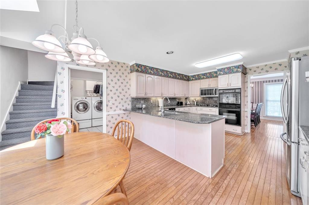 730 EDGEWATER Place NW