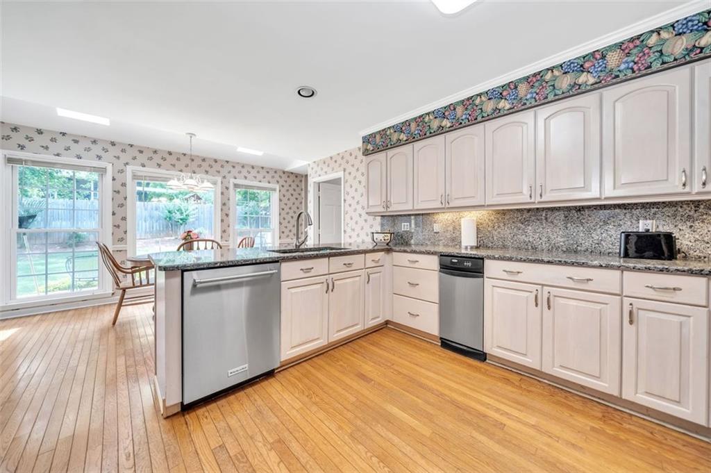 730 EDGEWATER Place NW