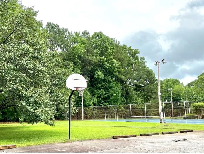 3318 Devaughn Drive NE