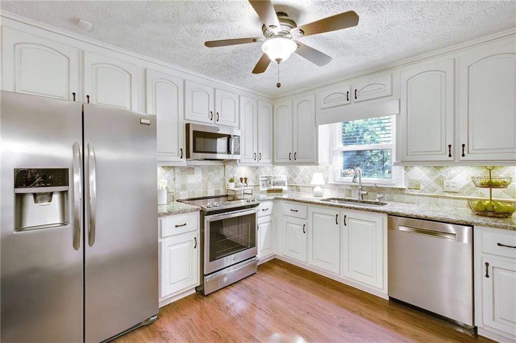 3318 Devaughn Drive NE