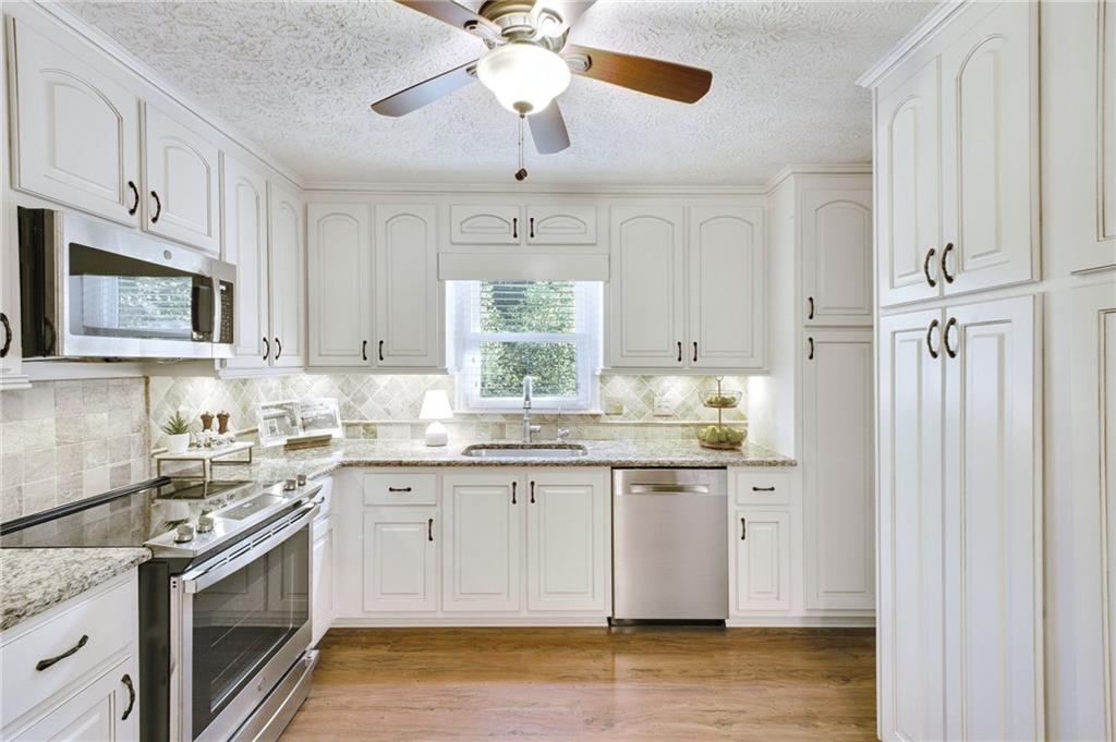 3318 Devaughn Drive NE