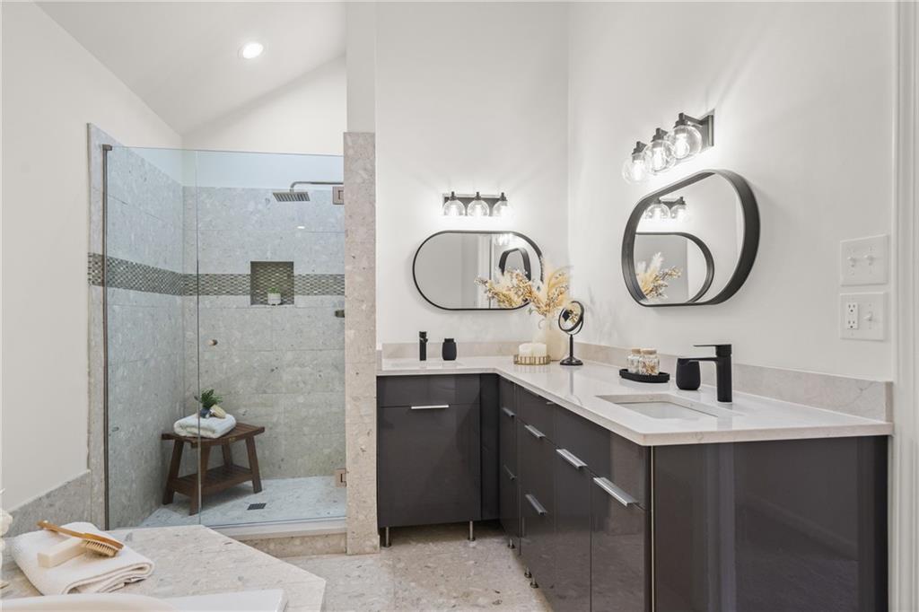 2626 Shadow Woods Circle NE