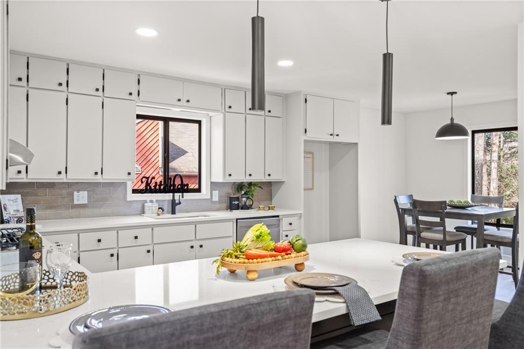 2626 Shadow Woods Circle NE