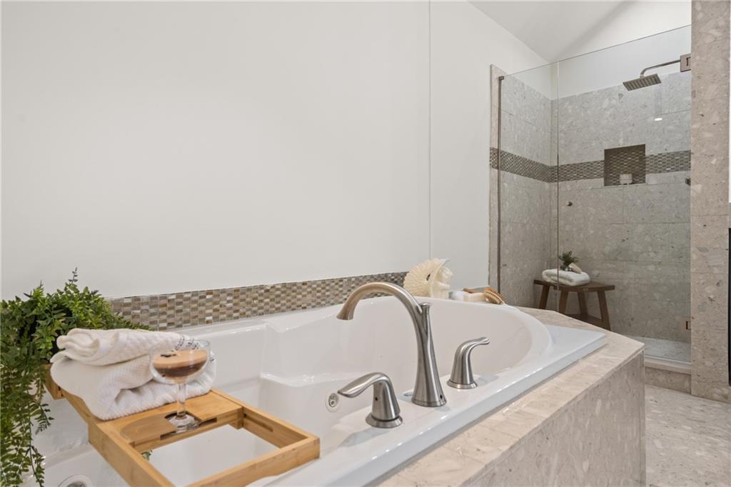 2626 Shadow Woods Circle NE