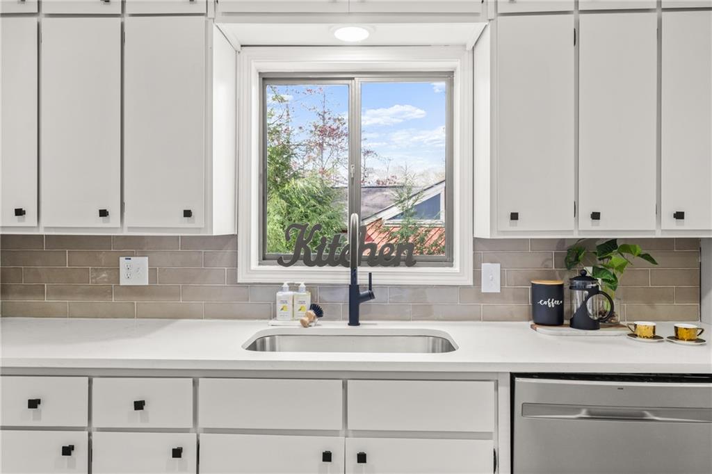 2626 Shadow Woods Circle NE