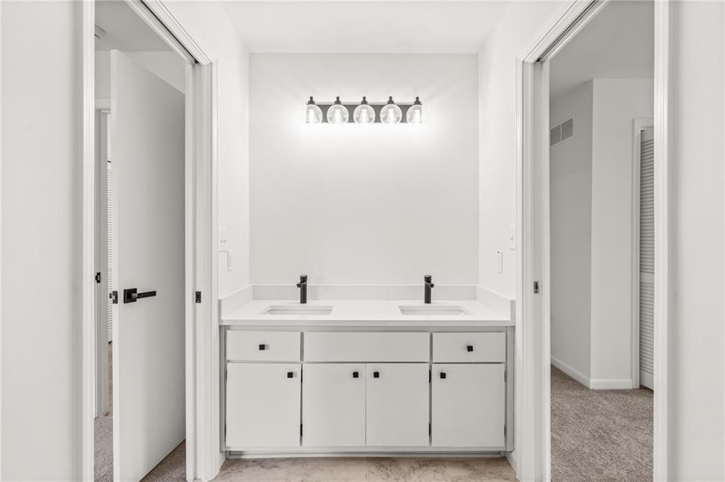 2626 Shadow Woods Circle NE