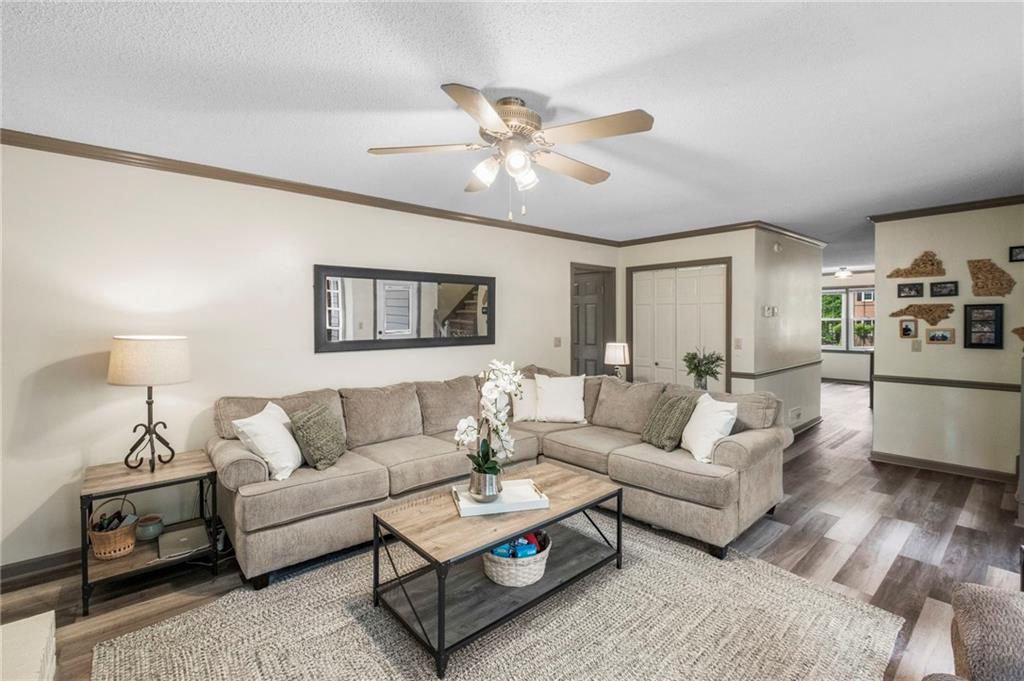 1945 Wenlok Trail NE