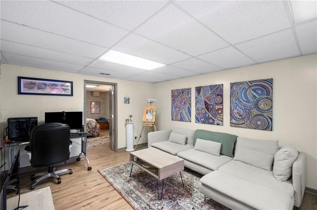 1945 Wenlok Trail NE