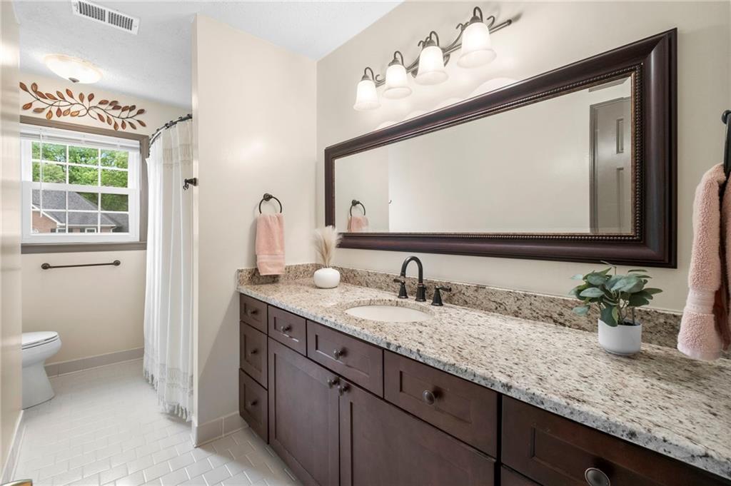 1945 Wenlok Trail NE