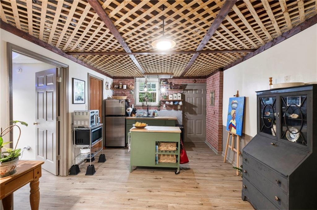 1945 Wenlok Trail NE