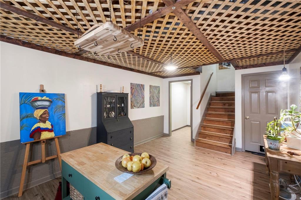 1945 Wenlok Trail NE