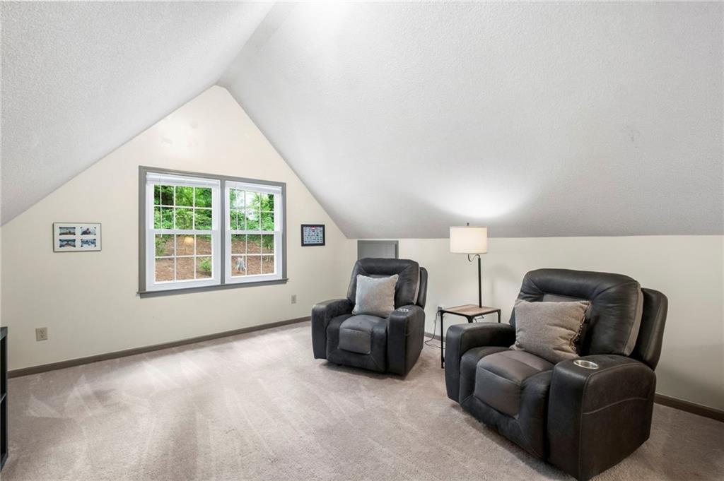 1945 Wenlok Trail NE