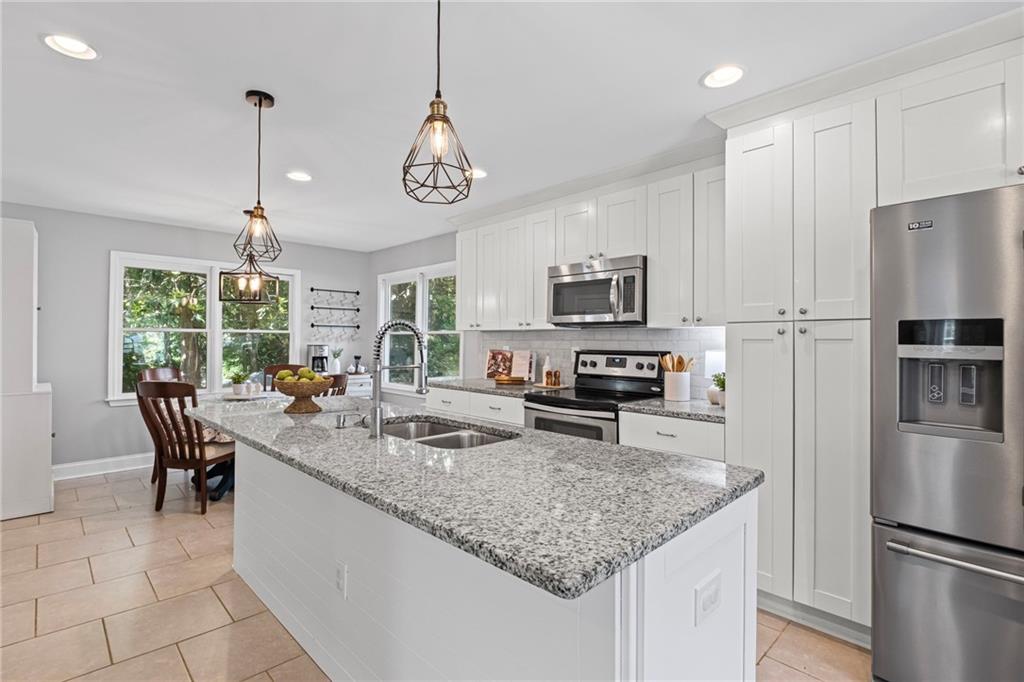 1811 Tilliewood Trail NE