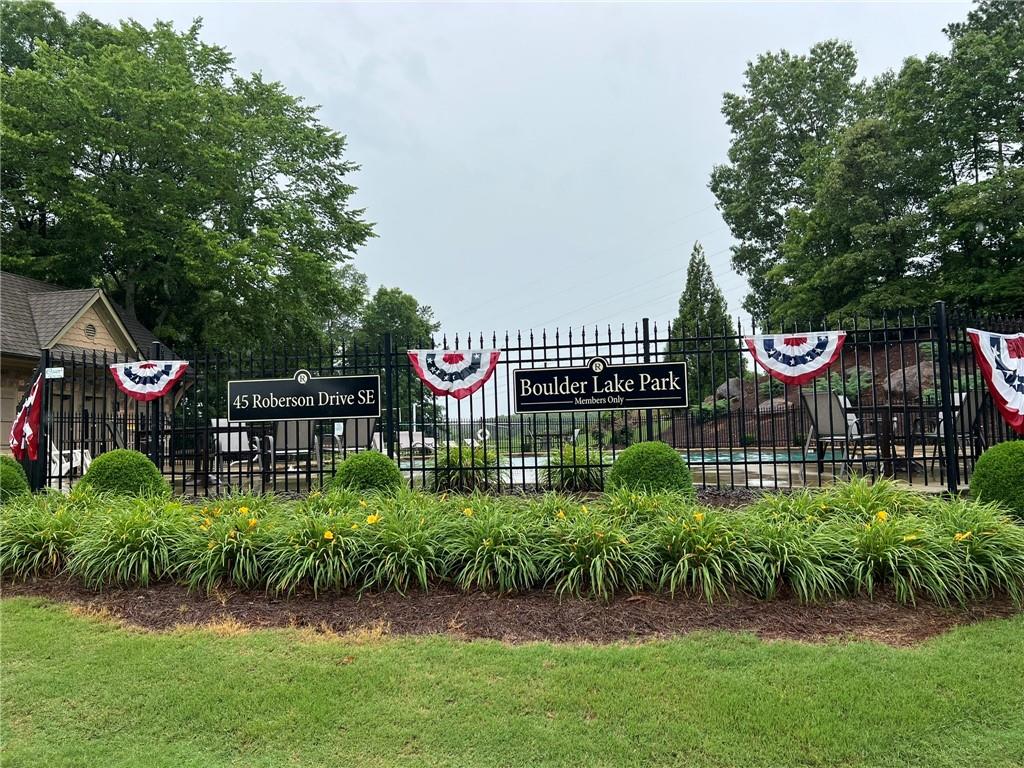 12 Isabella Court NE