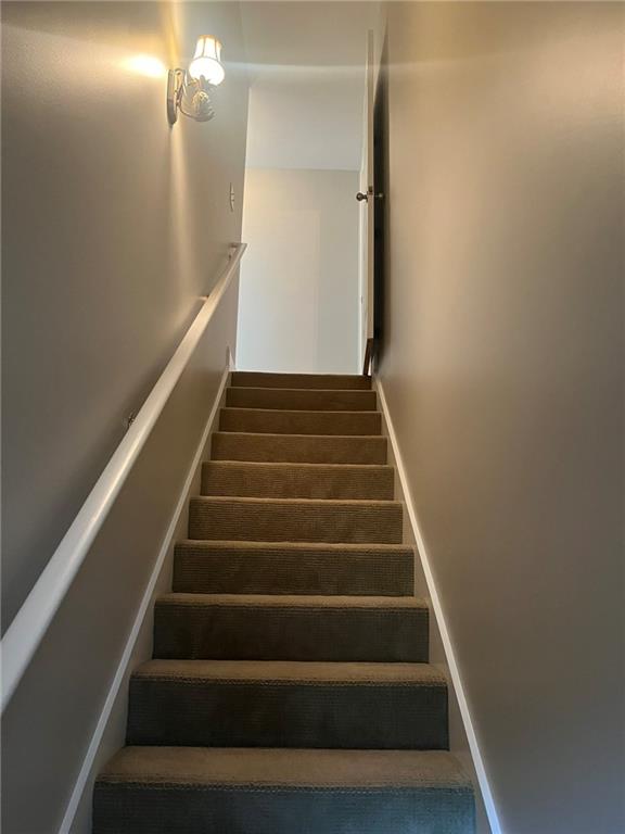 12 Isabella Court NE