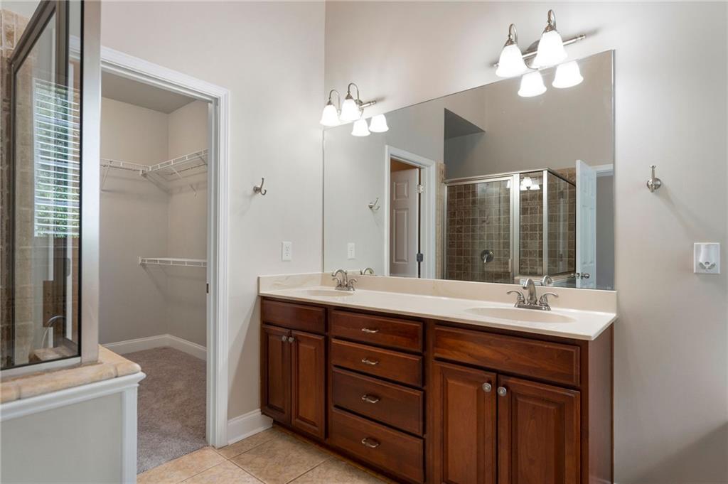 12 Isabella Court NE