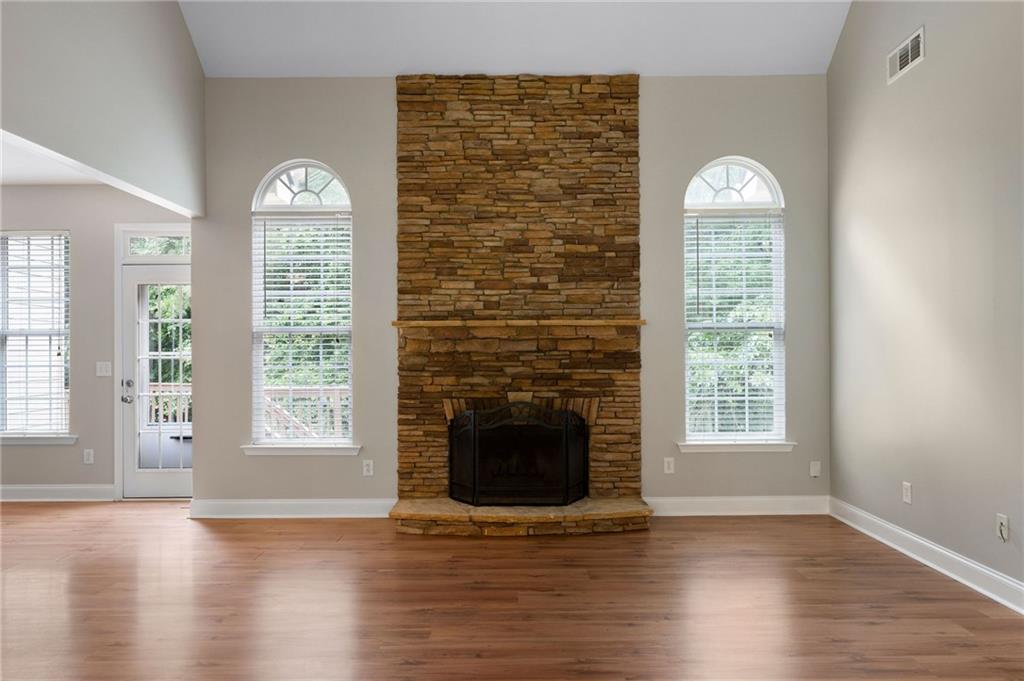 12 Isabella Court NE