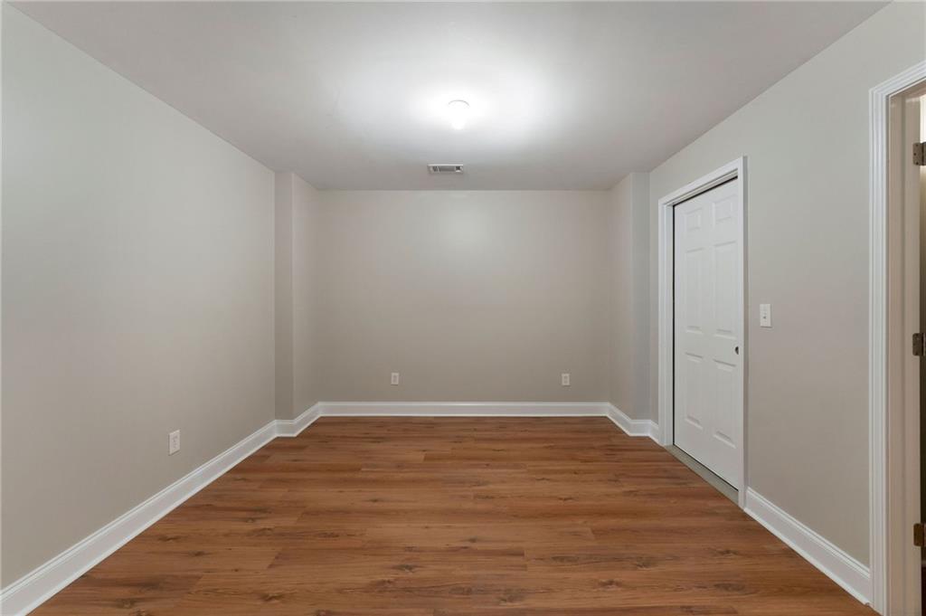 12 Isabella Court NE