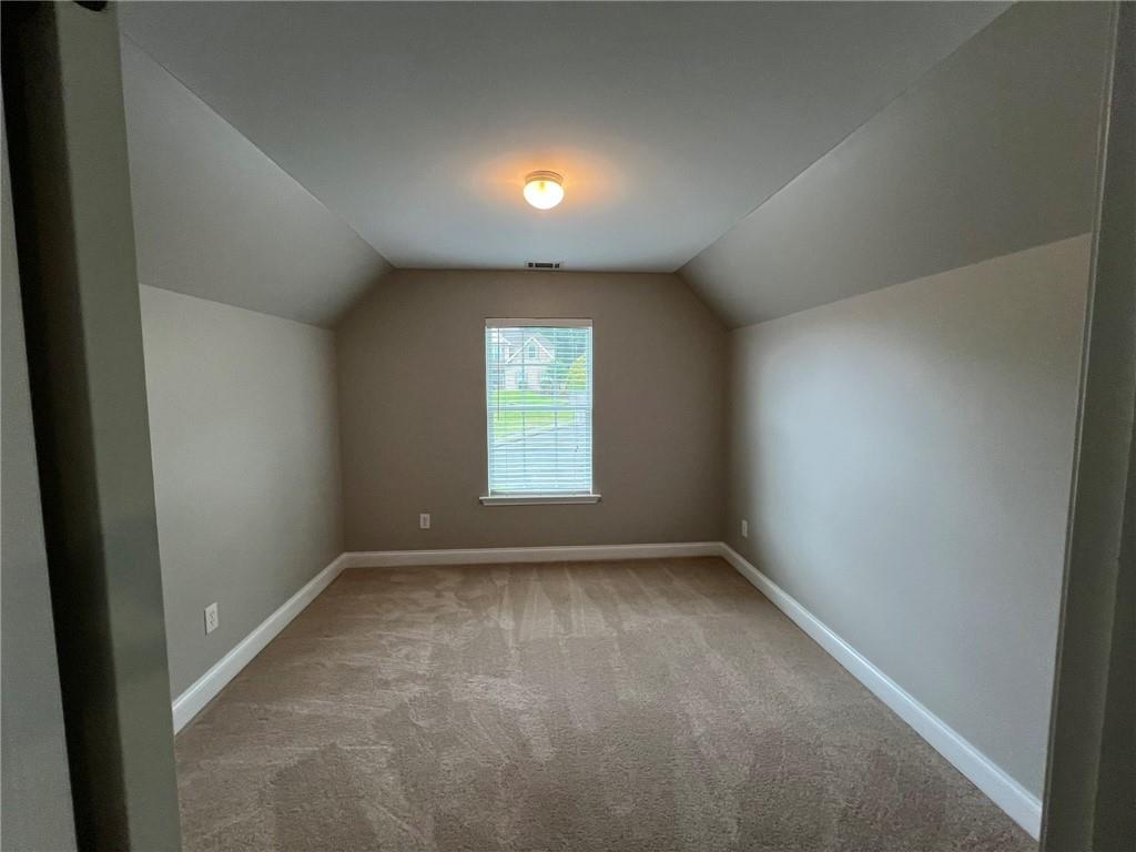 12 Isabella Court NE