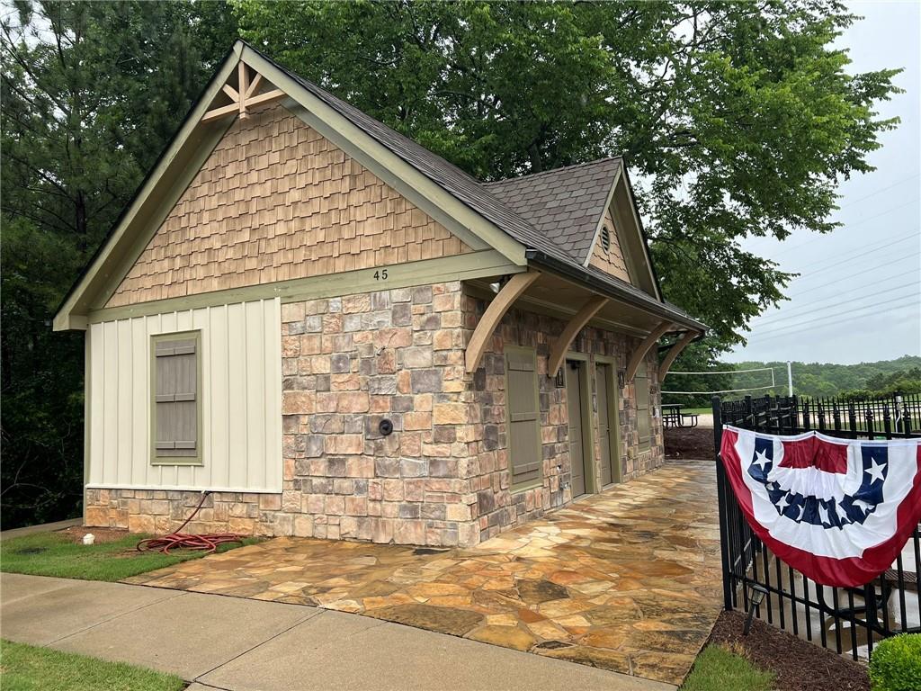 12 Isabella Court NE