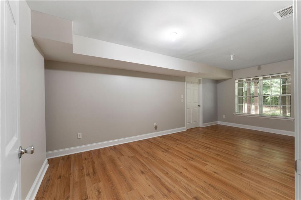 12 Isabella Court NE