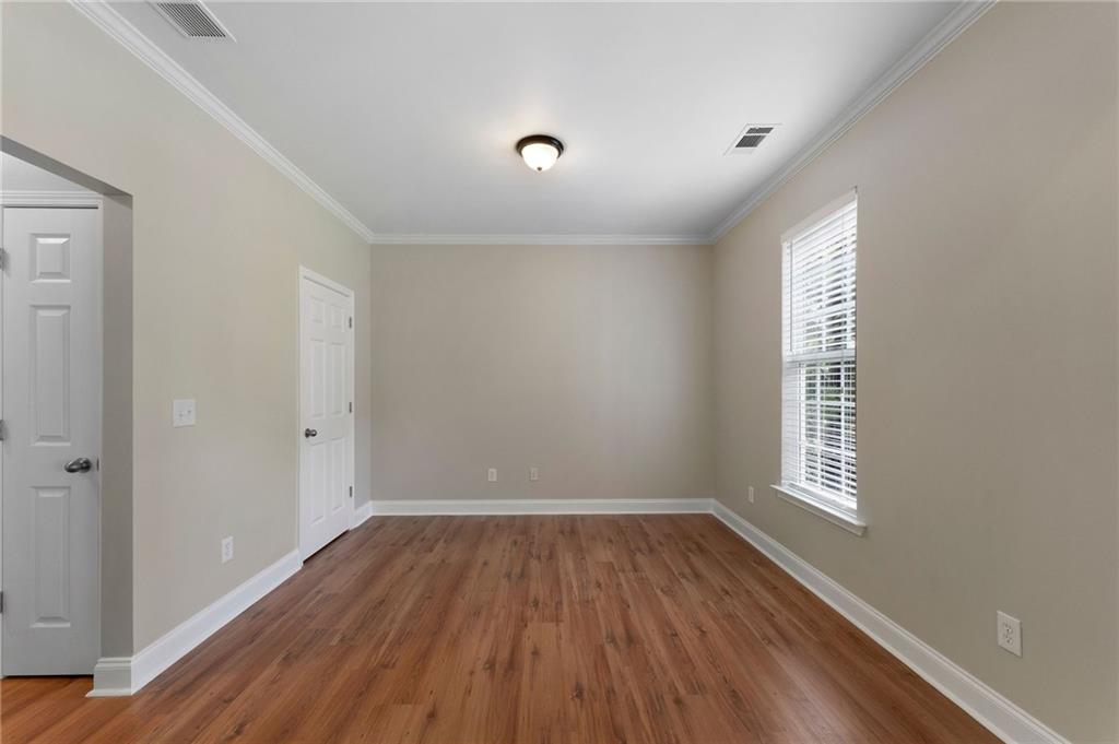 12 Isabella Court NE