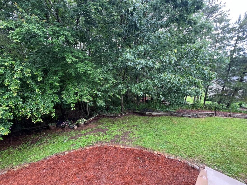 12 Isabella Court NE